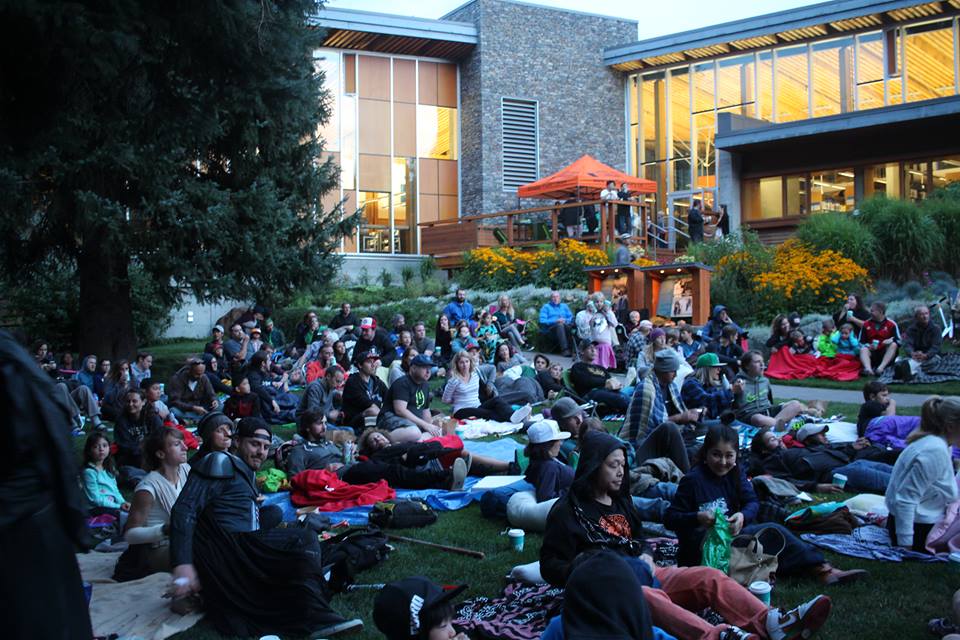 Movie-goers cozy up for a night of Star Wars under the stars in Florence Peterson Park